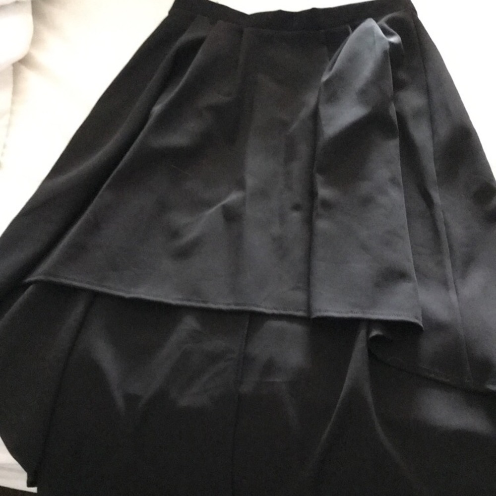 High low skirt zipper in the back